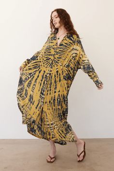 This beautiful caftan shirt dress is one of those pieces we'll be wearing for many years to come in this timeless African-inspired tie-dye pattern. Button down detail all the way down the front with apron style front pockets. This style features two different fabrics, the body is crafted from soft textured cotton gauze. The sleeves and shirt collar are cotton sateen. Long sleeves with button closure at cuffs. Tie Dye Fashion, Tie Dye Techniques, Raquel Allegra, Knit Bottom, Apron Pockets, Tie Dye Patterns, African Inspired, Different Fabrics, Shirt Collar