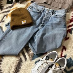 This Are Your Classic 90s Vibes. So Comfortable And All The Fashion. Light Color Jean With Distressed Look. Comes Above The Ankle. Super Comfortable, Quality Jean. Brand Newwwww. Fall Mom Fit Pants For Everyday, Medium Wash Winter Bottoms For Everyday Wear, Everyday Winter Medium Wash Bottoms, Everyday Winter Bottoms In Medium Wash, High Rise Bottoms For Everyday Winter Wear, Classic Winter Jeans For Everyday, Retro Mid-rise Bottoms For Everyday, Winter Denim Bottoms For Everyday Wear, Straight Hem Bottoms For Everyday Winter Wear