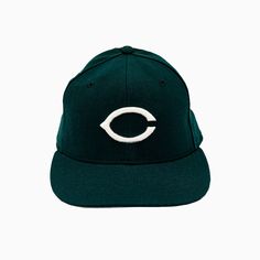 Take your game-day look to the next level with the New Era Cincinnati Red MLB 59FIFTY Fitted Hat. Crafted with top-notch materials, this hat offers comfort, style, and toughness. Rock your team pride while keeping calm and shaded from the sun. It's a must-have for any dedicated fans or fashionable athletes. Color: Green / White Style: NECR-GRNWHT Retro Six-panel Baseball Cap For Sports, Classic Flat Brim Baseball Cap For Sports Events, Classic Snapback Hat With Curved Brim For Sports, Retro Six-panel Sports Hat, Classic Snapback Visor Hat For Sports Events, Classic Visor Snapback Hat For Sports Events, Retro Visor Fitted Hat For Sports Events, Classic Sports Baseball Cap With Flat Brim, Retro Baseball Cap With Curved Brim For Sports Events