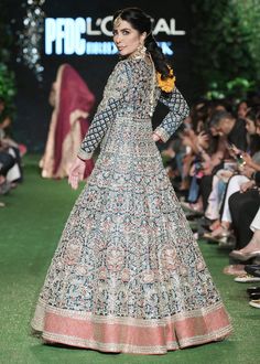 Buy Elegant Indian Bridal Maxi for Wedding Online – Nameera by Farooq