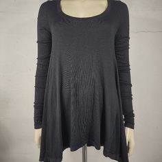 Ladies Long Sleeve Flared Waist Tunic Blouse / Shirt Free People Brand Size Small (Please Refer To Measurements Below) Black Brand New With Tags! No Flaws To Speak Of. Would Make A Great Gift! 97% Rayon, 3% Spandex Measurements Lying Flat: Bust (Pit To Pit): 16.5 Inches. Length (From Nape Of Neck To Bottom Hem): 28.5 Inches. Black Blouse For Winter Layering, Solid Color Long Sleeve Blouse For Layering, Long Sleeve Solid Color Blouse For Layering, Fall Viscose Tops For Layering, Black Blouse For Fall Layering, Black Blouse For Layering In Fall, Versatile Black Viscose Blouse, Stretch Viscose Blouse For Fall, Long Sleeve Lagenlook Tops For Layering