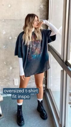 Outfit Ideas Sweatshirt, Oversize Tshirt Outfits, Outfit Oversize, Winter Outfits Cold, Smart Outfit, Fire Fits, Sweatshirt Outfit, Concert Outfits, Tshirt Outfits