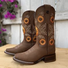 The price INCLUDES taxes and shipping to anywhere in the United States.
The JB-1505 cowgirl boot, in a soft sand tone, is an icon of Mexican western fashion, standing out for its emblematic sunflower embroidery. This style represents the essence of western art, with a square toe that provides a modern and comfortable touch. Made with a leather upper and lining, this boot ensures quality and a pleasant wearing experience. The cowhide sole adds durability and resistance. Made in León, Mexico, the Boots For Women Cowboy, Vaquera Boots, Mexican Western, Embroidered Cowgirl Boots, Mexican Boots, Western Boots For Women, Quinceanera Shoes, Cute Cowgirl Boots, Sunflower Embroidery