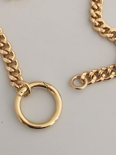 This is a high quality thick, brass, gold plated chain necklace. Minimalist and modern chunky gold curb link chain necklace with a decorative spring lock connector. The curb/cuban link necklace is is a show stopping design and is a weighty brass necklace with 14k gold plating. Lead safe and Nickel safe. You have the option of adding your own pendant or enhancer to the connector. So Versatile ! Please note that the length ordered includes the size of the spring lock connector. The chain is 9mm wi Cuban Link Necklace, Brass Necklace, Link Chain Necklace, Necklace Minimalist, Chunky Necklace, Cuban Chain, Cuban Link, Brass Gold, Keep Jewelry