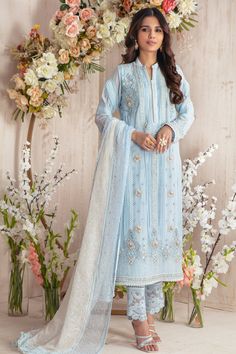 Dew Berry Eid Style Outfits, Strong Style, Pakistani Formal Dresses, Flower Machine Embroidery Designs, Silk Pant, Lace Dress Design, Designer Outfit, Dresses Design, Hand Embroidery Dress