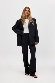 Oversized Twill Blazer Classic Blazer With Welt Pockets For Career, Classic Career Blazer With Welt Pockets, Black Blazer With Pressed Crease And Lapel Collar, Black Career Blazer With Welt Pockets, Black Blazer With Pressed Crease, Black Single Breasted Blazer For Workwear, Classic Blazer With Lapel Collar For Career, Black Single Breasted Blazer With Notched Lapels, Professional Black Blazer With Welt Pockets