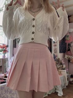 Rok Mini, Pastel Fashion, White Cardigan, Pink Outfits, Looks Vintage, Fashion Mode