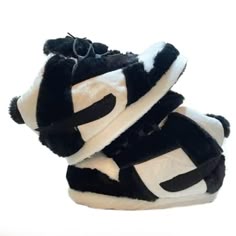 PRICES MAY VARY. ICONIC DESIGN JORDANS LIKE SLIPPERS: These black Jordan like Slippers have the unique design of the iconic basketball sneakers. These sneaker slippers have a unique and trendy black and white design that makes you outstanding among others anywhere you go. ONE SIZE FITS ALL FOR MEN AND WOMEN: These sneaker slipper fits All Size from size 4 to size 12 (US Sizes). These jordans like slippers are suitable for men and women so they can make anyone happy on any foot. AMAZING COMFORT: Aesthetic Slippers, House Slippers Boots, Nike Slippers, Fluffy Shoes, Dr Shoes, Unique Sneakers, Sneaker Lovers, Slippers For Men, Plush Slippers