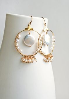 Coin Pearl Earrings, Bohemian Wedding Earrings, Boho Bride, Pearl EarringsIt's all about the round hoops and round pearls in this bohemian bridal earring. Wear on your wedding day and after. Because these will look great for brunch too!+ Coin Pearl. Small pearls. 14K Gold Fill Ear Wire. 14K Gold Fill Hoop.+ Length: 2 inches.+ Width: 1.25 inches at the widest part.+ Earrings are ready to ship.+ Your jewelry will come in a jewelry box, tied with a ribbon.Thanks for looking ♥Check out our other bri Bohemian Pearl Pendant Jewelry, Gold Chandelier Earrings With Pearl Drop, Bohemian Teardrop Jewelry For Wedding, Gold Bohemian Bridal Earrings, Bohemian Gold Bridal Earrings, Bohemian Teardrop Pearl Jewelry, Bohemian Round Jewelry For Wedding, Bohemian Pearl Jewelry With Wire Wrapped Detail, Bohemian Dangle Earrings For Anniversary