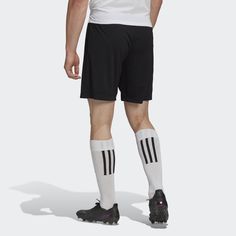 adidas Wherever your day takes you, you're set in these adidas soccer Entrada 22 Shorts. They have a clean, classic design and AEROREADY to keep you dry and fresh. The drawcord-adjustable elastic waist ensures a snug fit.Made with 100% recycled materials, this product represents just one of our solutions to help end plastic waste. Jogging Nike, Club Fits, Shorts Adidas, Soccer Shorts, Adidas Soccer, Adidas Football, Mens Soccer, Training Shorts, Adidas Sport