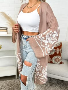 Embroidered Floral Vine Lace Cardigan Stella Outfits, Boho Mom Style, Causal Summer Outfits, Fluffy Fashion, Rustic Outfits, Cardigan Kimono, Stylish Fall Outfits, Warm Weather Outfits, Lace Cardigan