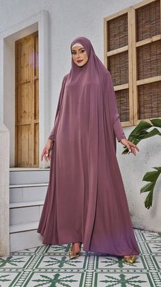 This is the perfect one piece salah outfit! Slip it on and go, whether you need to pray or simply answer the door without having to search for something to cover with. The fabric is soft and but won't slide off and made with breathable material to ensure comfort. Perfect for Hajj or Umrah. Salah Prayer, Green Kimono, Pink One Piece, Maxi Cardigan, Jumpsuit Outfit, Outfit Hijab, Modest Clothing, Kimono Sleeve, Flat Color