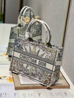 Charm - Dir Bags - 1767 A+ Excellent Quality; Contact us if you've any questions in your mind. Stylish Handbags, Evening Clutch Bag, Luxury Women, Tote Backpack, Peta, Dior Bag, Fashion Statement, Evening Bags, Christian Dior