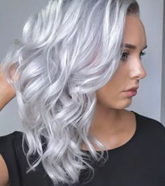 Platinum Silver Hair Color, Platinum Silver Hair, Ombre Hair Ideas, Lilac Hair Color, Silver Ombre Hair, Grey Ombre Hair