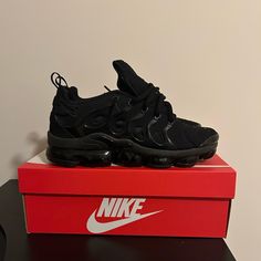 Size 10 Gently Used Comes With Box Dm For Any Additional Questions/Concerns Vapor Max Plus, Air Vapormax Plus, Vapor Max, Nike Air Vapormax Plus, Shoes Nike Air, Max Black, Air Vapormax, Black Trainers, Nike Air Vapormax