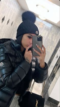 Moncler Jacket Women Outfit, Winter Inspo Outfits, Winter Baddie, Moncler Jacket Women, Fly Outfit, Moncler Jacket, Winter Fits