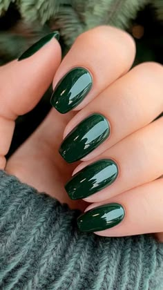 25 Short Fall Nail Designs: Easy, Durable & On-Trend Novelty Nails, Fall Nail Designs Easy, Fall Green Nails, Wintry Nails, Short Fall Nail Designs, Forest Green Nails, Square Fall Nails, Short Fall Nail, Spice Nails