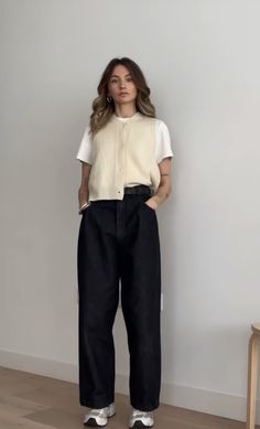 Fall Fashion 2024 Business Casual, Work Outfits Women Tomboy, Nonprofit Work Outfit, Casual Manager Outfit Women, Conference Casual Outfits Women, British Outfits Women Summer, Lab Work Outfits Women, 90s Inspired Work Outfit, Casual Conference Outfit