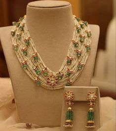 Beaded Wedding Jewelry, Jewellery Kundan, Bridal Jewellery Design, Gold Jewelry Simple Necklace, Jewelry Set Design, Pearl Necklace Designs, Antique Bridal Jewelry, Beaded Necklace Designs, Indian Jewellery Design Earrings