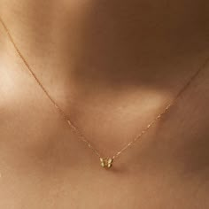 Minimalistic Necklace Gold, Butterfly Gold Necklace, Dainty Jewelry Aesthetic, Necklace Aesthetic Gold, Necklace Gold Simple, Delicate Necklace Gold, Minimalist Accessories Jewellery, Minimalist Gold Necklace, Dainty Necklace Gold