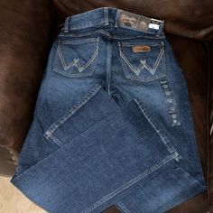 Woman Wrangler Mid Rise Jeans Boot Cut Size 5x32 Ariat Jeans, Cute Boots, Wrangler Jeans, Boot Cut Jeans, Mid Rise Jeans, Jeans Color, Cut Jeans, Fancy Dresses, Jeans Boot Cut