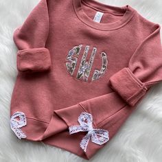 Sweatshirt Applique Diy Ideas, Appliqué Designs, Embroidery Crewneck, Applique Sweatshirt, Monogram Sweatshirt, Baby Feeding Set, Embroidered Shirts, Reverse Applique, Diy Shirts