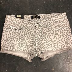 Denim Shorts In A Snow Leopard Print. Size Small Leopard Clothes, Snow Leopard Print, Dr Wardrobe, Leopard Outfits, Leopard Shorts, Snow Leopard, Outer Banks, Banks, Jean Shorts