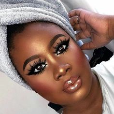 Stunning 37 Best Eyeshadow Ideas For Dark Skin Bluish Green Eyes, Cute Eyeshadow Looks, Special Makeup, Makeup Hacks Beauty Secrets, Beauty Make-up, Black Women Makeup, Glamorous Makeup, Face Beat, Eye Makeup Tips