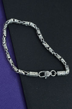 Embrace a symbol of tranquility with this pure silver bracelet, handcrafted for both women and men. Its unique peace pattern is fashioned for the trend-savvy individual, a fine jewelry gift that offers more than style; it signifies serenity. Ideal for gifting, or as your personal emblem of peace. Fine Jewelry Gift, Pure Silver, A Symbol, Jewelry Gift, Silver Bracelet, Fine Jewelry, Pure Products, Bracelet, Silver