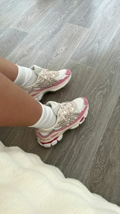 Pretty Sneakers, Trendy Shoes Sneakers, Pretty Shoes Sneakers, Jordan Shoes Retro, Shoe Wishlist, Fresh Shoes, Hype Shoes, Shoe Inspiration, Asics Shoes