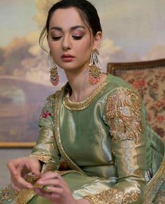 Material Dress Design, Haniya Amir, Pakistani Mehndi Dress, Casual Bridal Dress, Man Dress Design, Hania Aamir, Nikah Outfit, Pakistani Mehndi