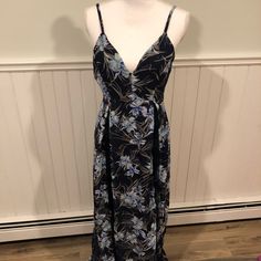 Gorgeous Floor Length Dress. Deep V Neck. Wear To A Wedding! Floral Sundress Maxi For Night Out, Floral Print Sundress Maxi Dress For Night Out, Floral Print Sundress For Night Out, Dressy Floral Print Maxi Dress For Date Night, Dress Deep V Neck, Black Floral Dress, Floor Length Dress, Floor Length Dresses, Dress With Lace