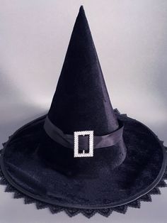 The whole of this hat is black. It is very suitable for people to wear on Halloween day.  This price is for a witch hat only. Black Wide Brim Top Hat For Costume Party, Black Fedora Halloween Costume Hat, Black Fedora For Halloween, Black Witchy Hat With Curved Brim, Gothic Black Mini Hats For Halloween, Black Mini Hat For Halloween Cosplay, Black Wide Brim Costume Hat For Cosplay, Black Wide Brim Top Hat For Halloween, Black Witchy Costume Hat