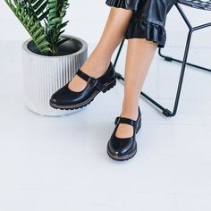 Women Mary Janes T-strap Black Leather Shoes Flat T Strap - Etsy Suede Cleaner, Black Leather Ballet Flats, Black Sandals Flat, Womens Mary Janes, Handmade Leather Shoes, Shoes Handmade, Genuine Leather Shoes, Black Leather Shoes, T Strap Sandals