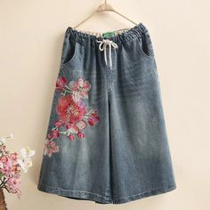 Embroidered Pants Women Classy Style. Embroider Jeans, Loose Womens Pants, Pink Flower Embroidery, Denim Attire, Leather Oxfords Women, Denim Culottes, Flowers Embroidered, Denim Texture, Pants Korean