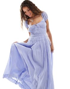 Dresses by Free People When the dress code means a dress Square neck Cap sleeves Open back Tie-back fastening Regular fit Formal Dresses Graduation, Dress Square Neck, Free People Boho, Post Grad, Shirred Dress, Boho Summer Dresses, Winter Party Dress, Long Sleeve Floral Dress, Short Mini Dress