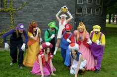 Big Group Halloween Costumes, Super Mario Bros Costumes, Mario Bros Costume, Mario Halloween Costumes, Super Mario Costumes, Mario Cosplay, Group Costume Ideas, Mario Costume, Popular Halloween Costumes