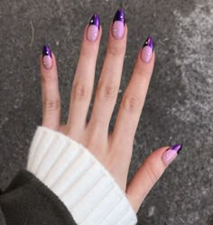 Purple Chrome French Tip Nails Almond, Nail Ideas Chrome French Tips, Purple And Chrome Nails, Purple Chrome Acrylic Nails, Purple Chrome French Tip Nails, Purple Nails Almond Shape, Dark Purple Chrome Nails, Purple Chrome Nails Design, Chrome Purple Nails