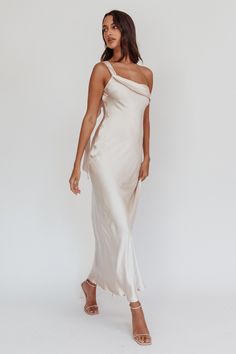 Shop the Carmel One-Shoulder Sash Maxi Dress Champagne | Selfie Leslie White Satin Midi Dress, One Shoulder White Dress, White Satin Dress, Selfie Leslie, Dress Champagne, Ivory Dress, Dress One Shoulder, Concert Fits, Ivory Dresses