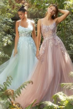 Enchanted Sweet 16, Formal Dress Styles, Bougie Wedding, Dresses For Hoco, Vestidos Dresses, Modern Vintage Dress, Andrea And Leo, Boho Prom Dress, Prom Dress Gown