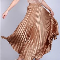 Gorgeous Maxi Pleated Skirt, Can Be Dress Up Or Down. Chic Gold Maxi Skirt, Gold Flowy Full Skirt, Chic Gold Midi Skirt, Spring Pleated Gold Skirt, Gold Chic Midi Skirt, Elegant Gold Full Skirt, Chic Gold Skirt, Elegant Full Skirt In Gold, Gold Flowy Long Skirt