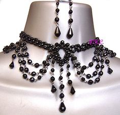 Victorian Beaded Jewelry, Diy Goth Jewelry Ideas, Masquerade Jewelry, Prom Masquerade, Goth Birthday, Gothic Jewelry Diy, Diy Necklace Patterns, Belt Ideas, Elegant Goth