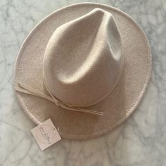 New Never Worn Casual Cream Fedora For Fall, Casual Cream Felt Hat For Fall, Casual Beige Felt Hat For Fall, Casual Cream Fedora Felt Hat, Casual Wide Brim Cream Felt Hat, Casual Cream Wide Brim Felt Hat, Casual Cream Fedora For Winter, Casual Cream Brimmed Felt Hat, Casual Cream Felt Hat For Spring