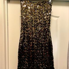 Beautiful Gold And Black Sequin Mini Dress. Sweetheart Neckline. Strapless Dress. Gold Zipper Down Back. Perfect For Nye. Brand New Just Tried On And Took Tag Off. Size 6. You Will Definitely Be A Statement With This Dress. H&m Fitted Mini Dress For Cocktail, Fitted H&m Mini Dress For Cocktail, H&m Sleeveless Mini Dress For Party, H&m Sleeveless Cocktail Dress, Elegant Sequined H&m Dresses, H&m Evening Mini Dress, Elegant H&m Sequined Dresses, H&m Black Mini Dress For Party, H&m Black Mini Dress For Evening