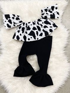 The listing is for animal print long sleeves crop top and black belle bottoms. Boho Outfits Black, Animal Print Crop Tops, Cow Birthday Parties, Teen Pregnancy, Cow Birthday, Perfect Leggings, Birthday Party Outfits, Sweet Baby Girl, Theme Birthday Party