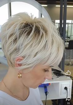 Pixie Hairstyles With Color, Sassy Hair Older Women, Short Stacked Hair, Blonde Silver, Short White Hair, Short Sassy Haircuts, Short Haircut Styles