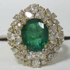 Emerald Ring Design, Unique Diamond Wedding Rings, Emerald Cocktail, May Emerald, Pearl Earrings Designs, Cocktail Fashion, Funky Rings, Diamond Necklace Set