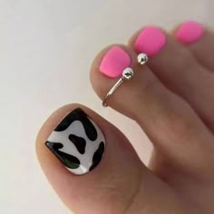 #cow #pedicure #pink #toenails #pinktoenails #blackandwhite#pedi #cowgirl #white #feetcare #spa #woman #skin Cow Pedicure, Western Pedicure, Valentines Toes Nails, Western Toe Nail Designs, Tropical Toe Nails, Cow Print Toe Nails, Toe Nails Ideas Summer, Hawaii Toe Nails, Heart Toe Nail Designs