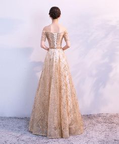 Gold Dress With Sweetheart Neckline For Banquet, A-line Dress For Prom Banquet, Fitted Tulle Ball Gown For Banquet, Fitted Tulle Skirt Ball Gown For Banquet, Fitted Tulle Dress With Sweetheart Neckline, Fitted Tulle Dress For Prom, Fitted Tulle Gown For Banquet, Fitted A-line Gown With Tulle Skirt, Fitted A-line Dress For Banquet