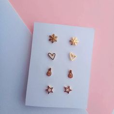 Earring Looks, Double Ear Piercings, Jewerly Displays, Piercings Ear, Jewelry Display Cards, Pretty Ear Piercings, Second Piercing, Cute Ear Piercings, Earring Holder